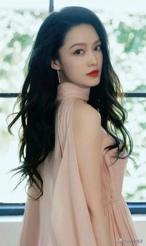 女明星图片李沁,古典与现代交融的美丽传奇